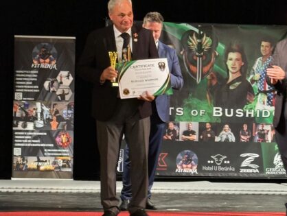 Trainer Hans Kautz in die Hall of Fame der Knights of Bushido aufgenommen