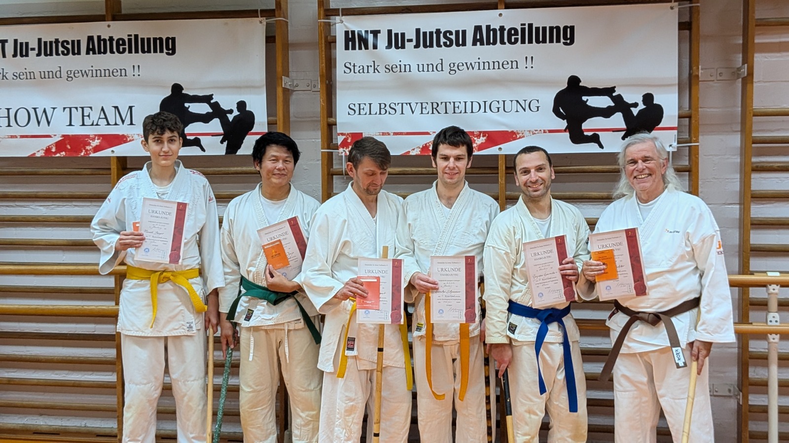 Sechs Prüflinge, sechs Erfolge: Hanbo-Jutsu-Prüfung bei der HNT